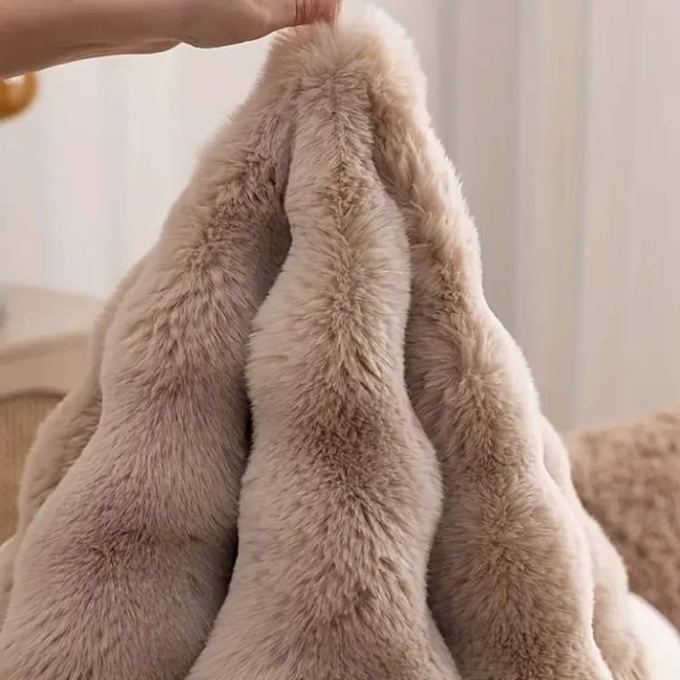 CloudSoft Faux Fur Round Rug - Rug - Wild Eye Vision