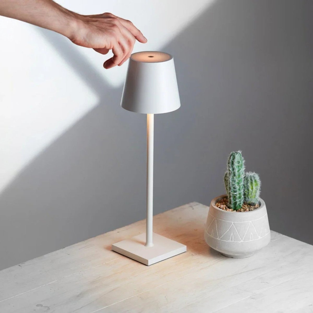 Wireless LED Touch Table Lamp - Bedside Lamp - Wild Eye Vision